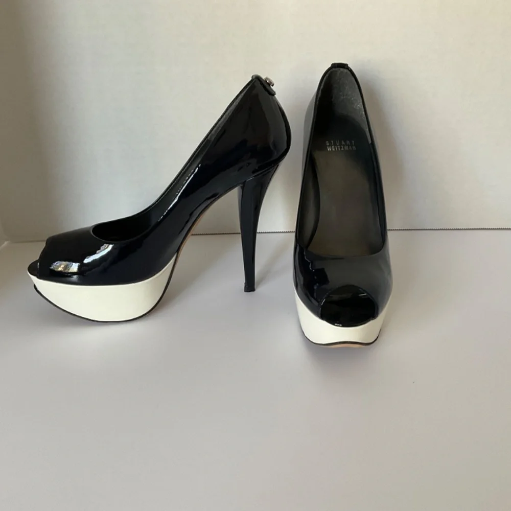 Stuart Weitzman - Picture 2 of 5